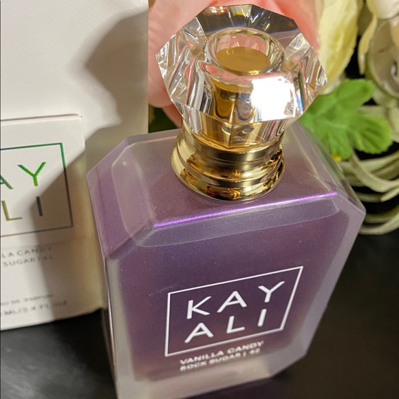 Kayali Vanilla Candy Rock Sugar 42 Eau de Parfum 3.4 oz new in box - Picture 5 of 7